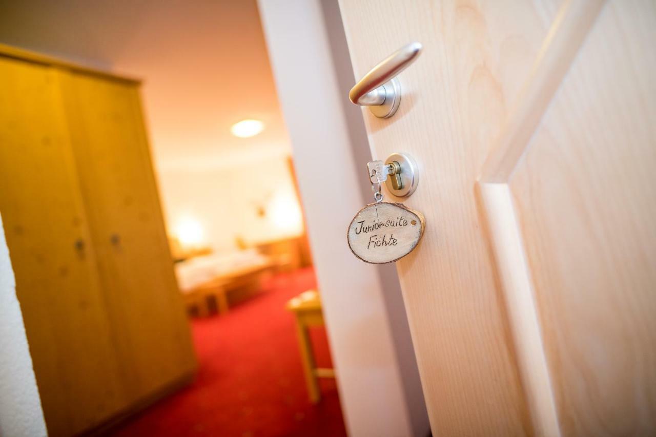 Hotel Zum See Martell Exteriör bild